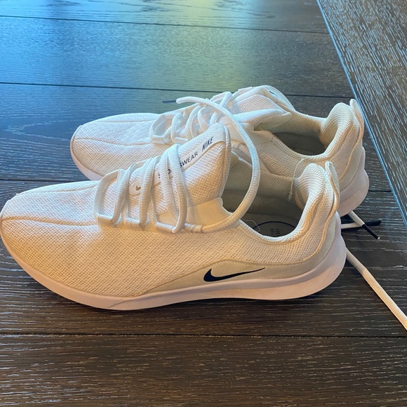 Nike Shoes - White Nike tennis shoes size 7.5
